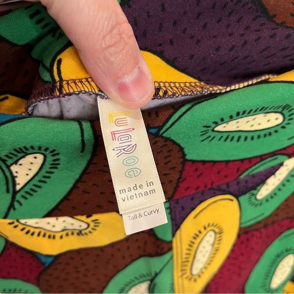 LulaRoe Tall Curvy Kiwi Fruit Multicolor High Rise Leggings Pull On Pants 2X/3X - Picture 8 of 10